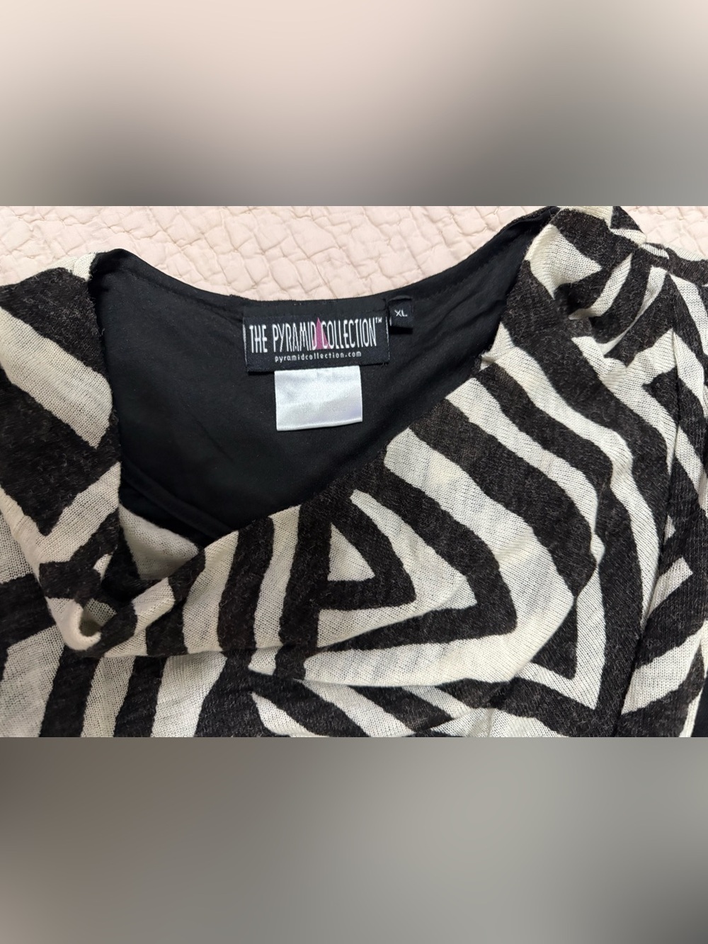 The Pyramid Collection Black Tan Cowlneck Tunic Sz XL - Picture 3 of 3
